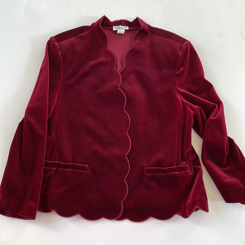 Vintage ‘70s BURGUNDY Velvet scalloped edge blazer LIKE NEW USA UNION MADE